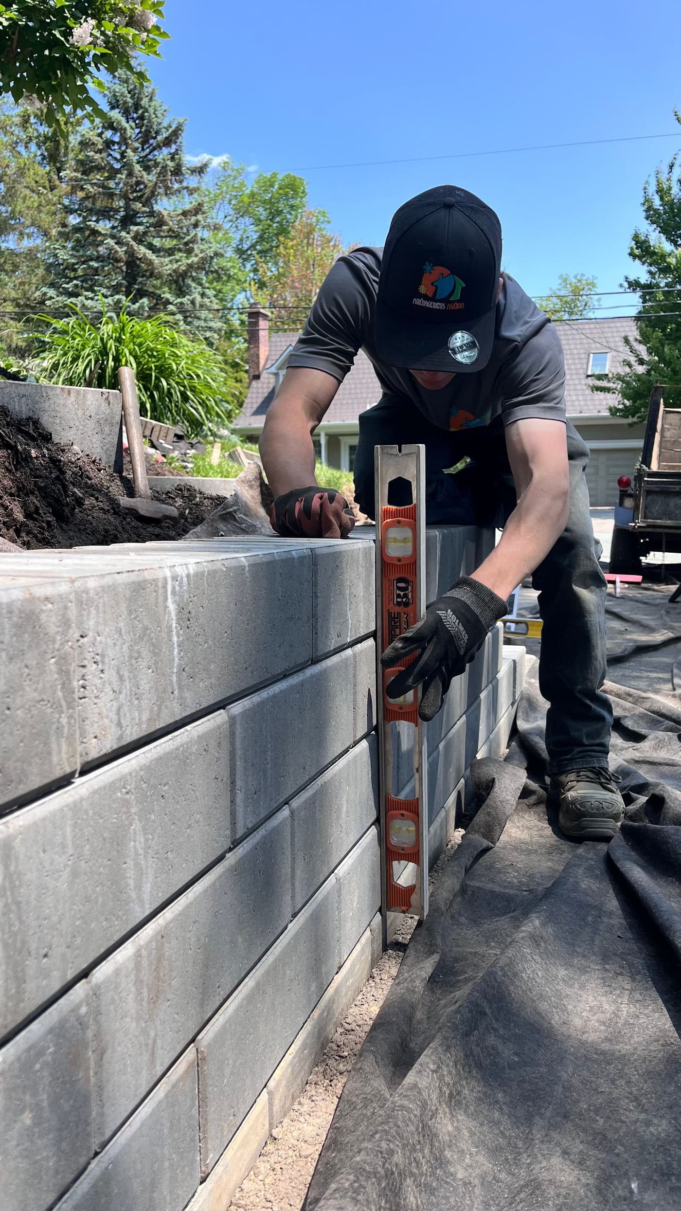 Alignement de muret réalisé par Agénor